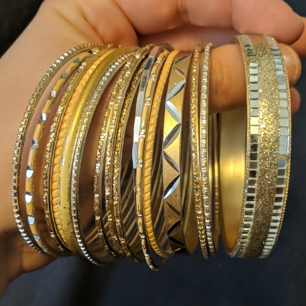 ✨ 5 for $25 ✨ golden bracelet / bangle set - Picture 4 of 5
